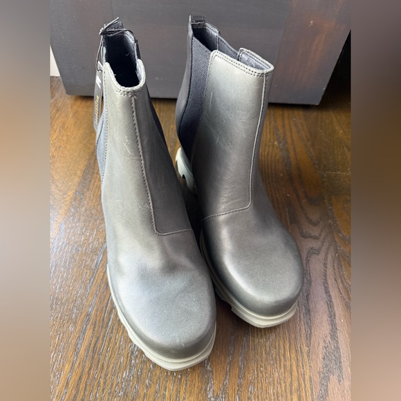 NWT Sorel Women's Joan of Arctic Wedge III Chelsea Bootie Dark Moss Sage Size 11 - Picture 2 of 9